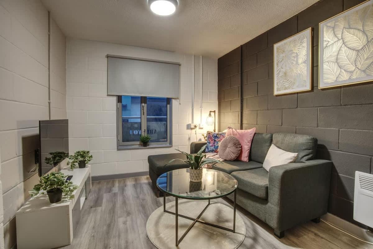 1Br City Centre Apt, Self Check In, Wifi, By Derbnb Sheffield Kültér fotó